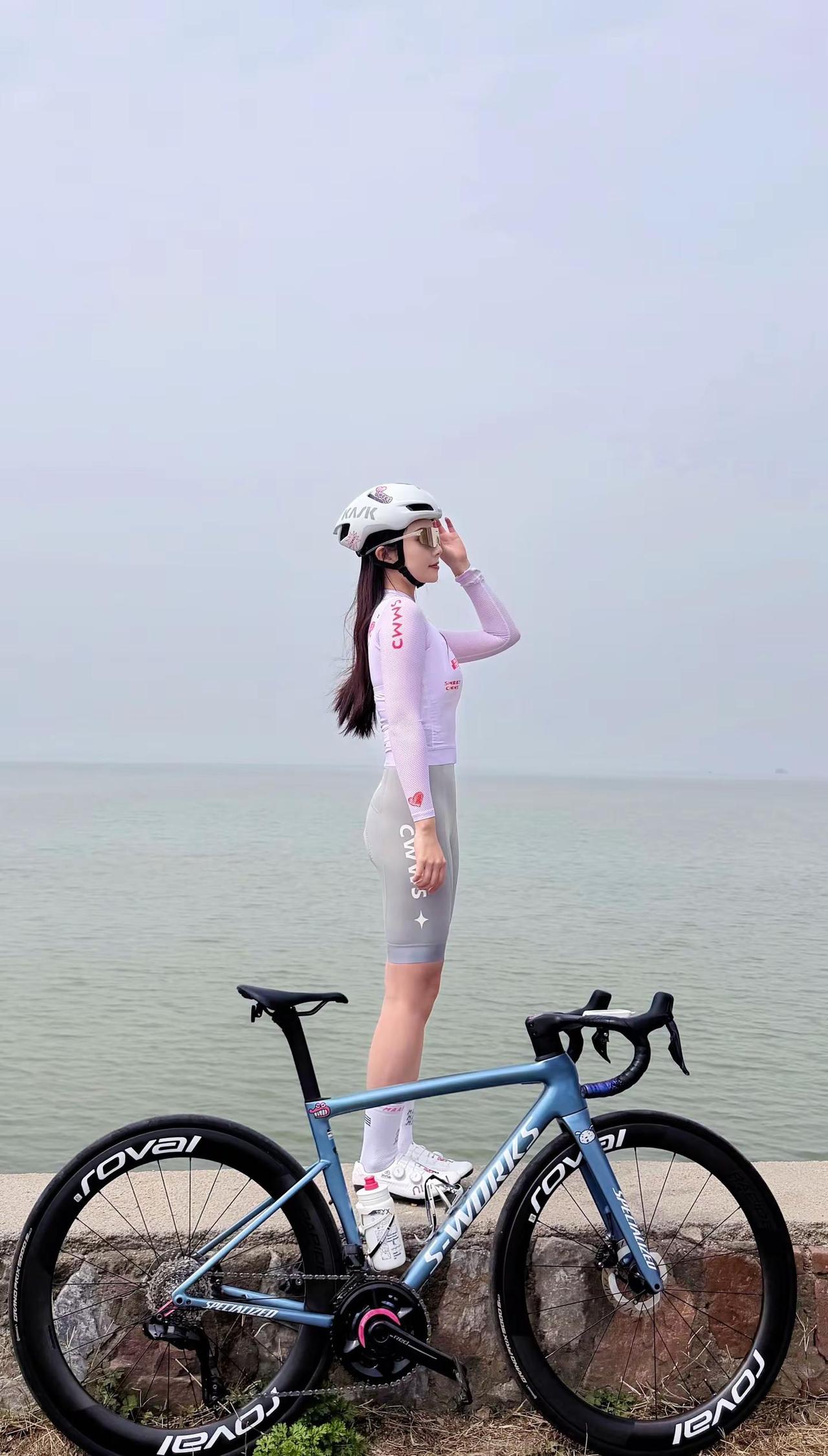 这个周末将在QQ市度过~公路车骑行骑行穿搭问鼎中原