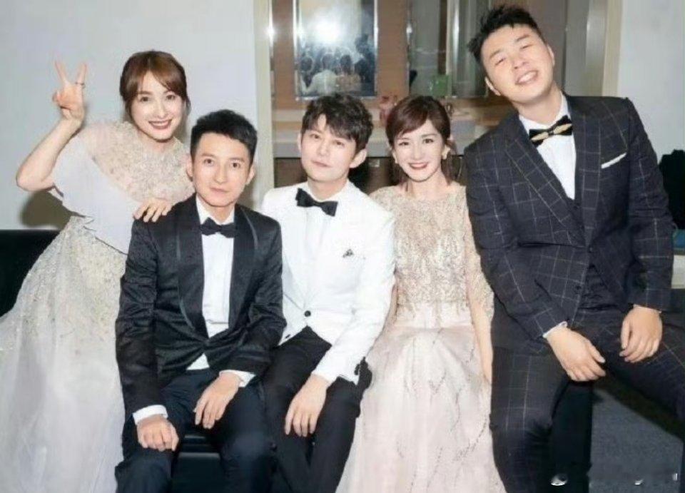 快乐家族除了海涛共用一张脸从小就觉得他们像…特别是吴昕和维嘉终于大家都发现了哈哈