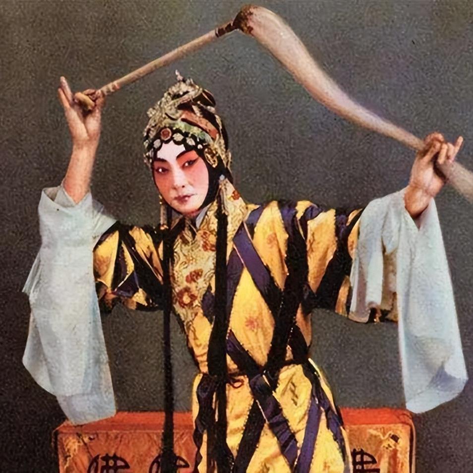 导演，郭宝昌说，现在的艺术学院，电影学院，教这个教那个，就是一样东西教不了，那就