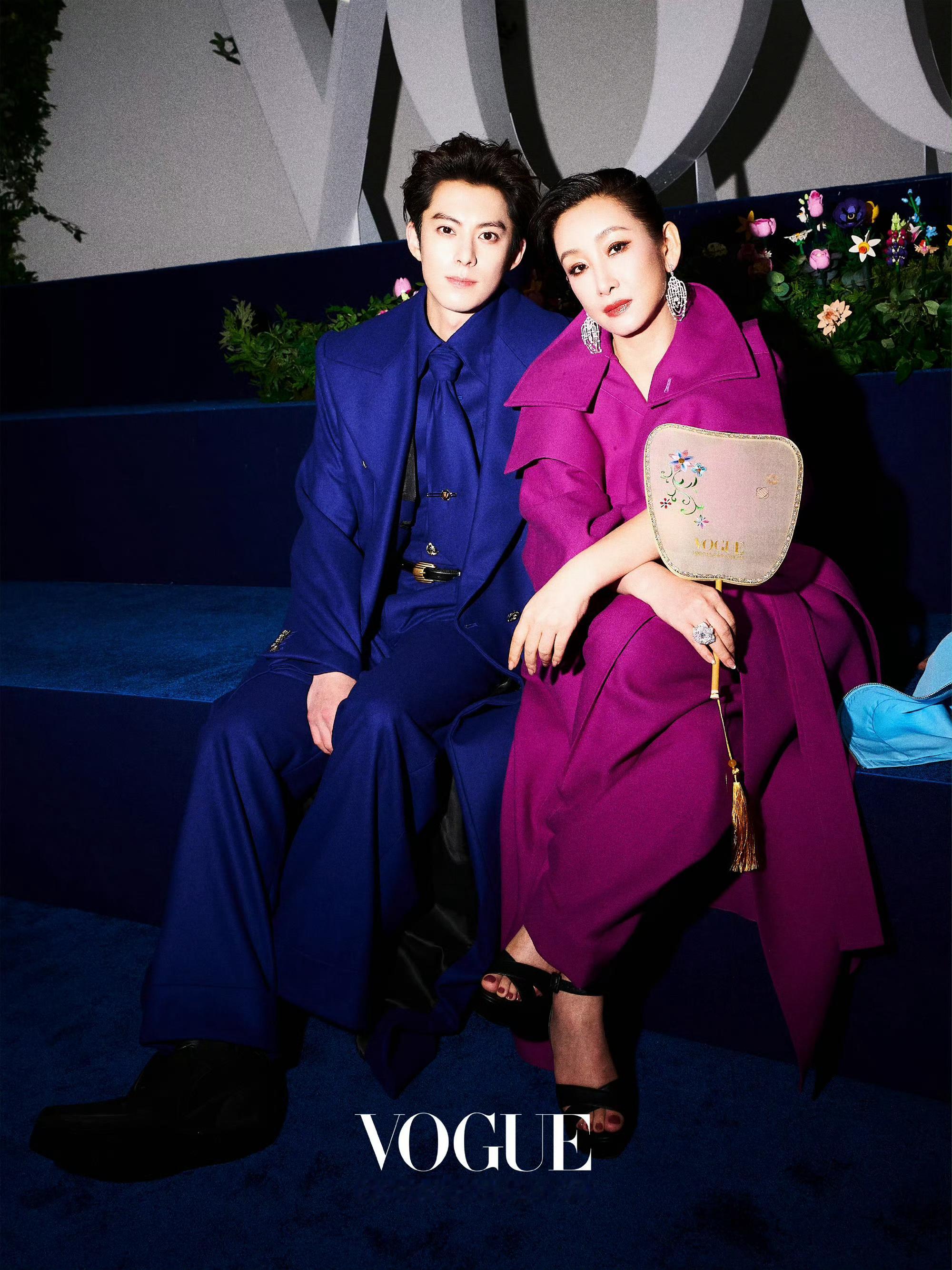 王鹤棣[超话][心]王鹤棣 20261024VOGUE更新图片三张，看来在后台和