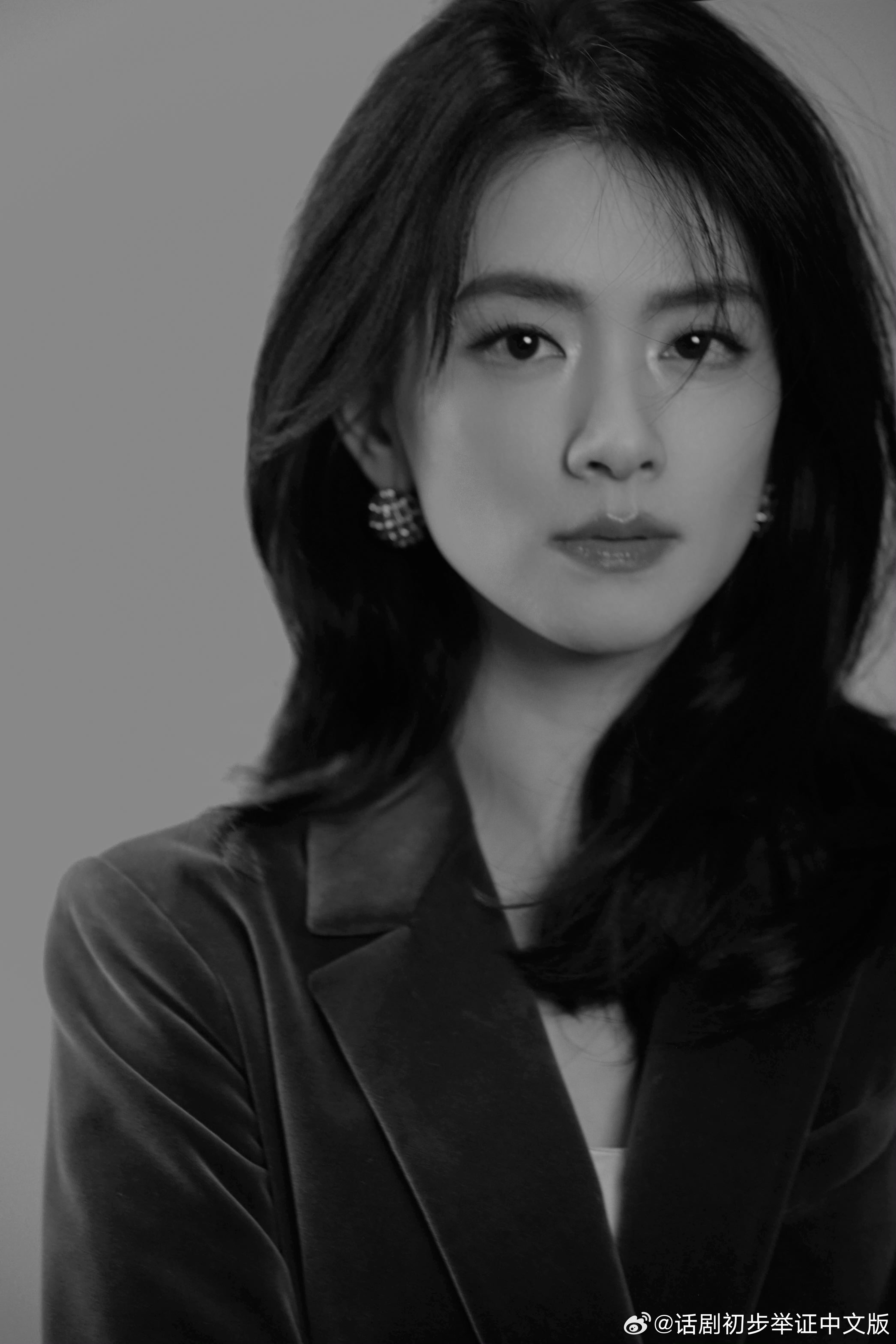 哇哦～来自陈昊宇的全新舞台惊喜！将出演话剧《初步举证》中文版，饰演“泰莎”，迎接