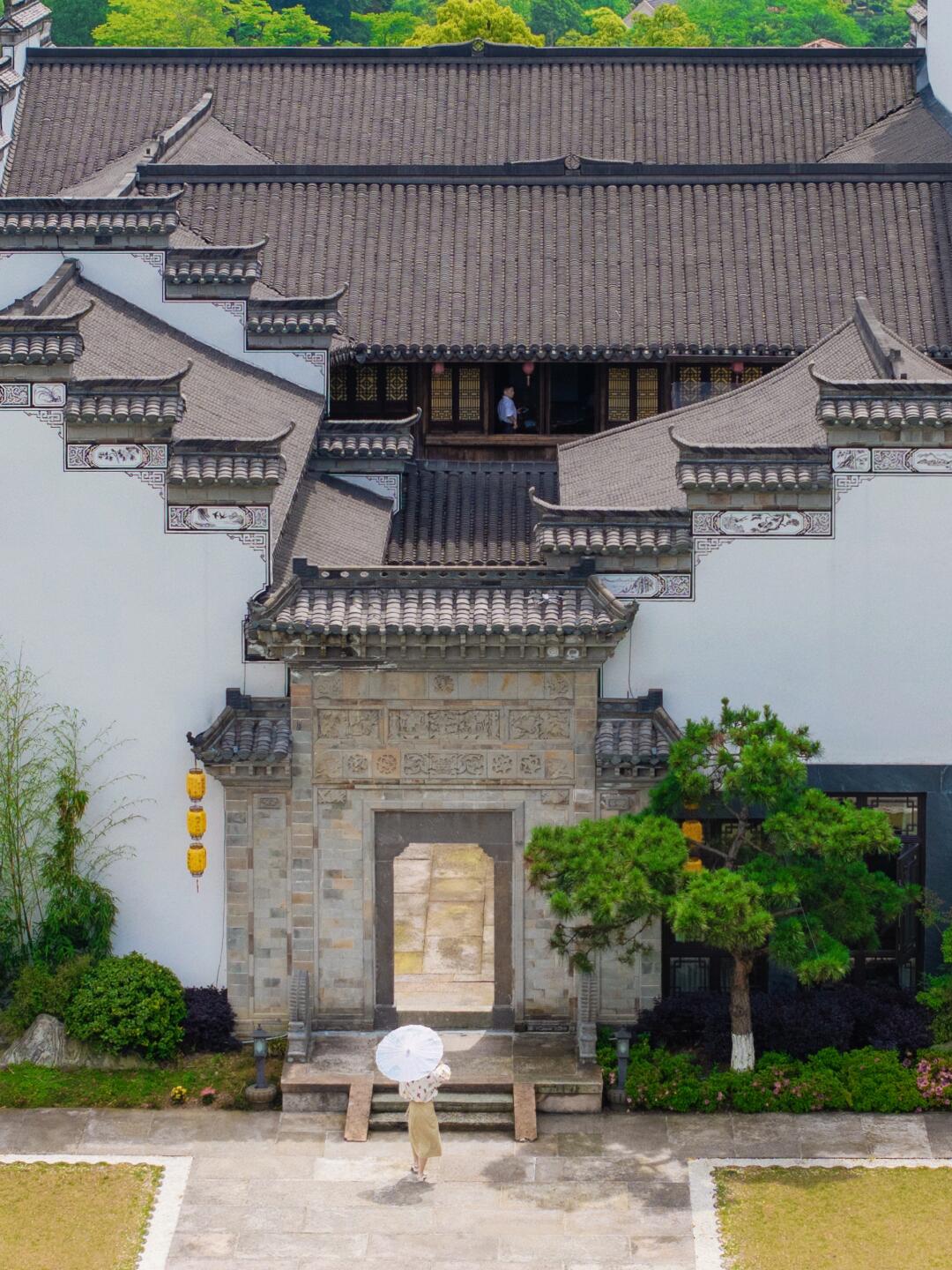 来横店只干一件事情，当次千金大小姐