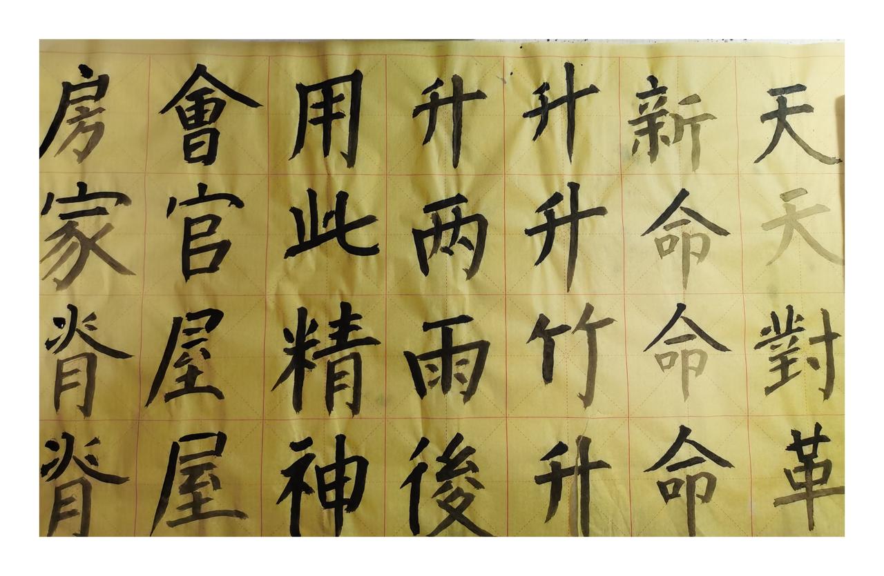 每当深夜，难以入眠
开窗北望，即现云天
时有明月，群星点点
或有微风，穿越林间