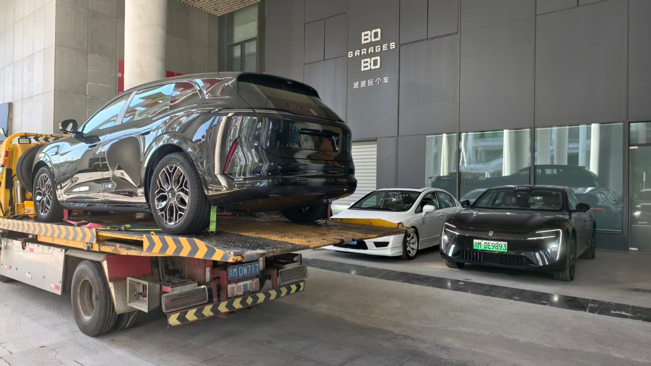 正在营业翻译一下干不死就往死里干波波的车世界 ​​​