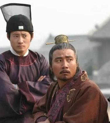 1380年，朱元璋悄悄摸进御史韩宜可的家。一推门，就看到穿着补丁棉袄的孩子，家徒