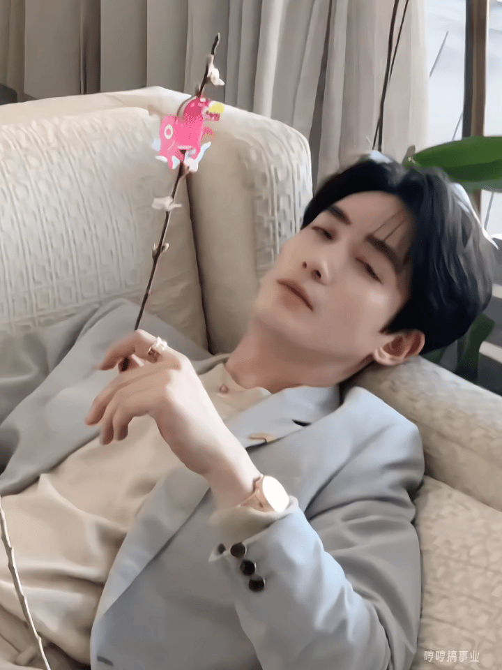 人比花美啊啊啊！朱一龙