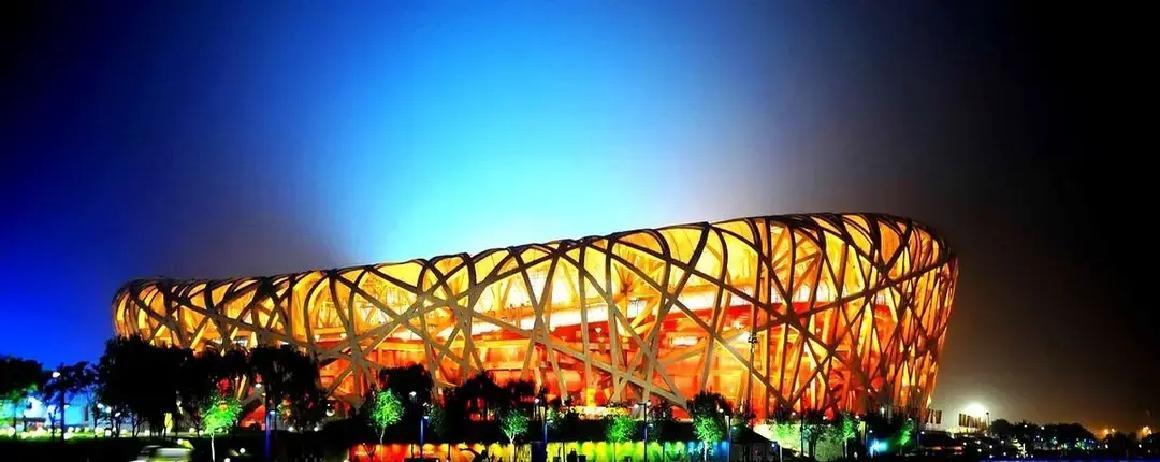 35亿巨亏，鸟巢竟靠副业年入5亿！
 
当年骂声一片：花35亿造个鸟窝，每年再烧