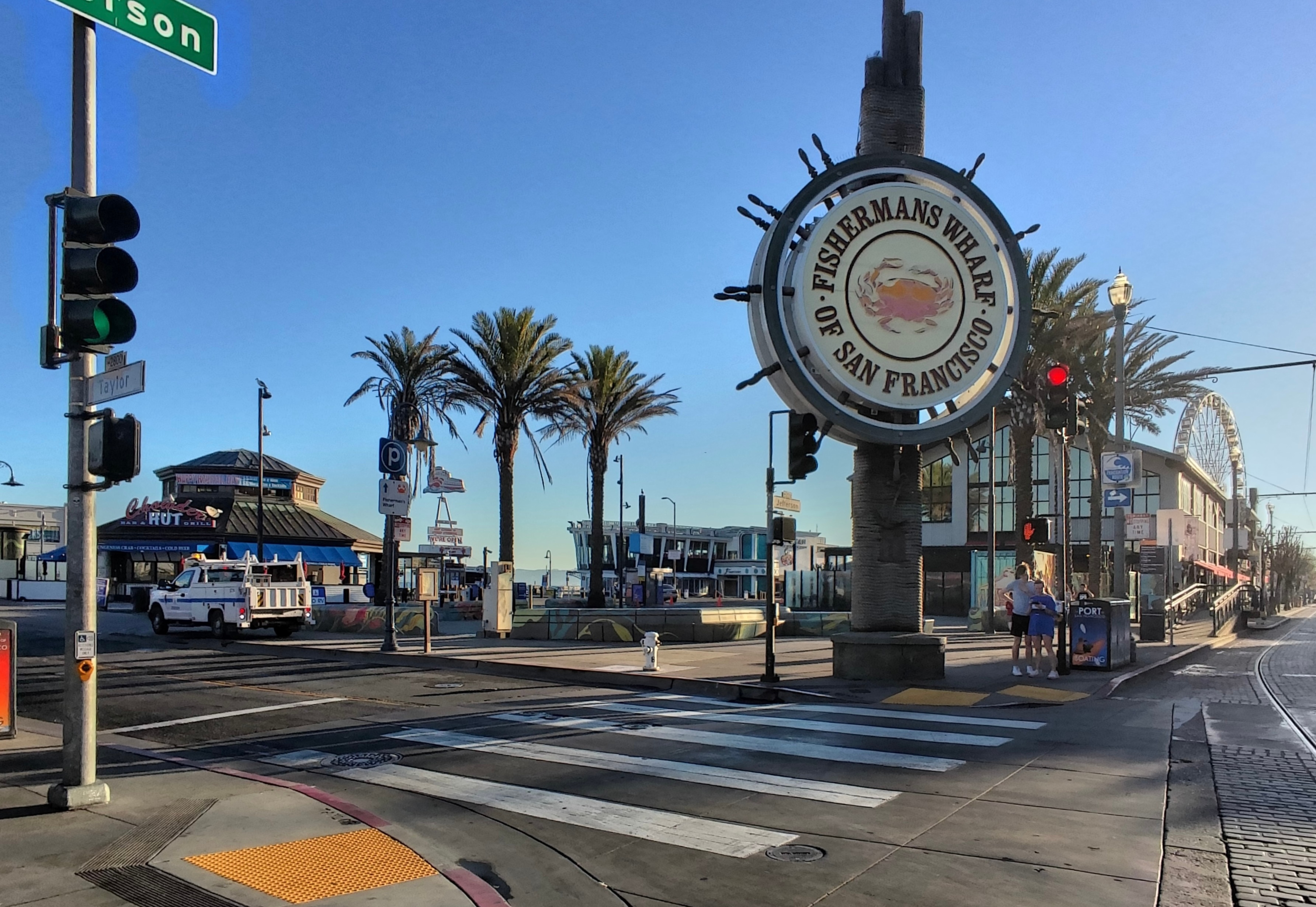 吃了个早餐 理想 Livis 打卡一波 渔人码头。 