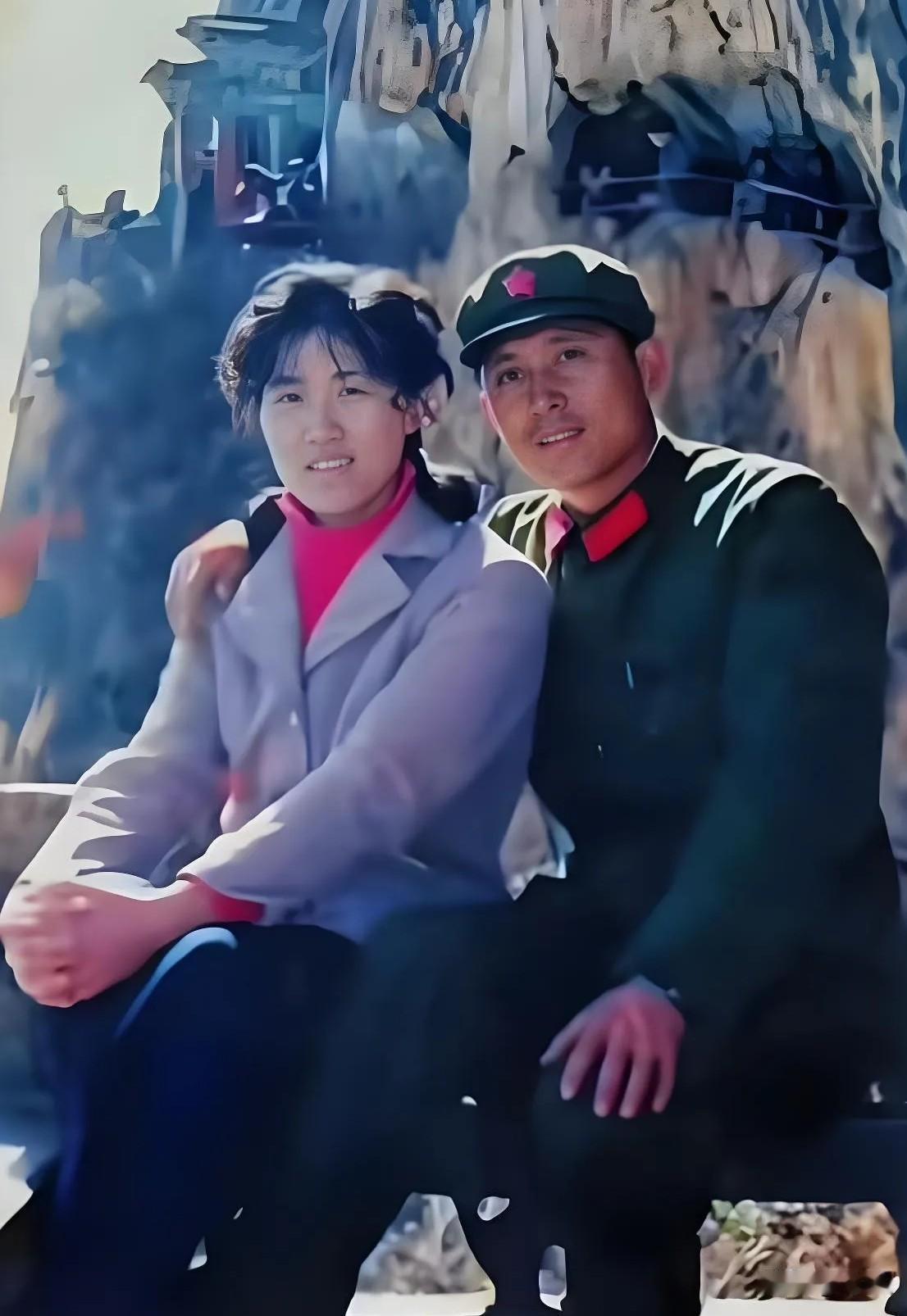 接到即将奔赴老山前线的命令，妻子陆荣华来到部队相聚。1984年4月28日老山战役