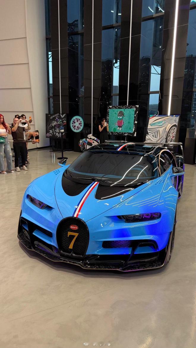 Venuum改装厂出品的Chiron，感觉是反向美容