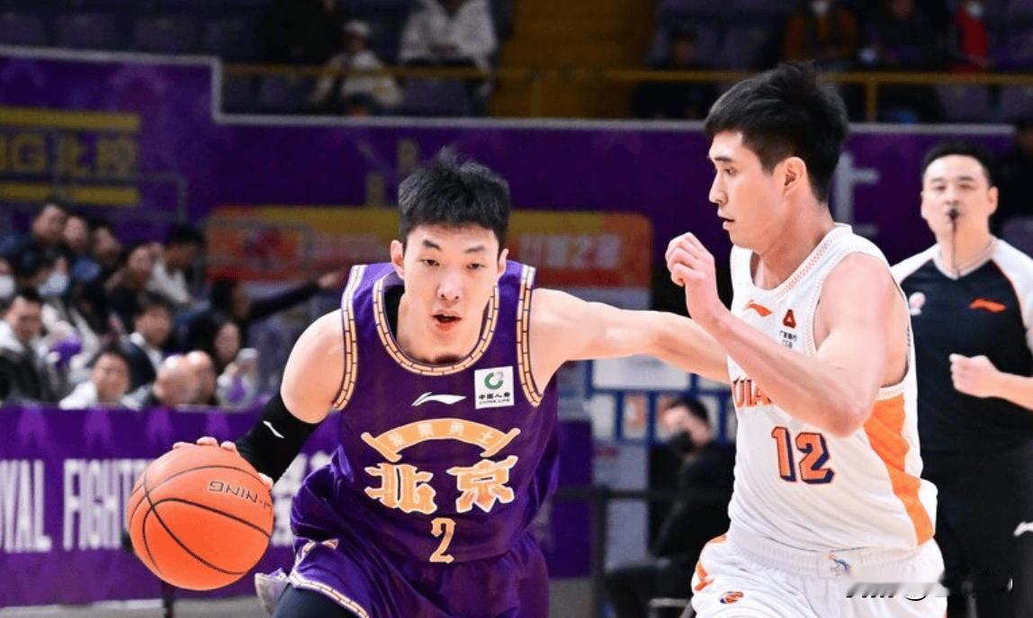 高情商应该这么说：虽然之前没有投进，但是教练鼓励我大胆投，所以我还是毫不犹豫出手