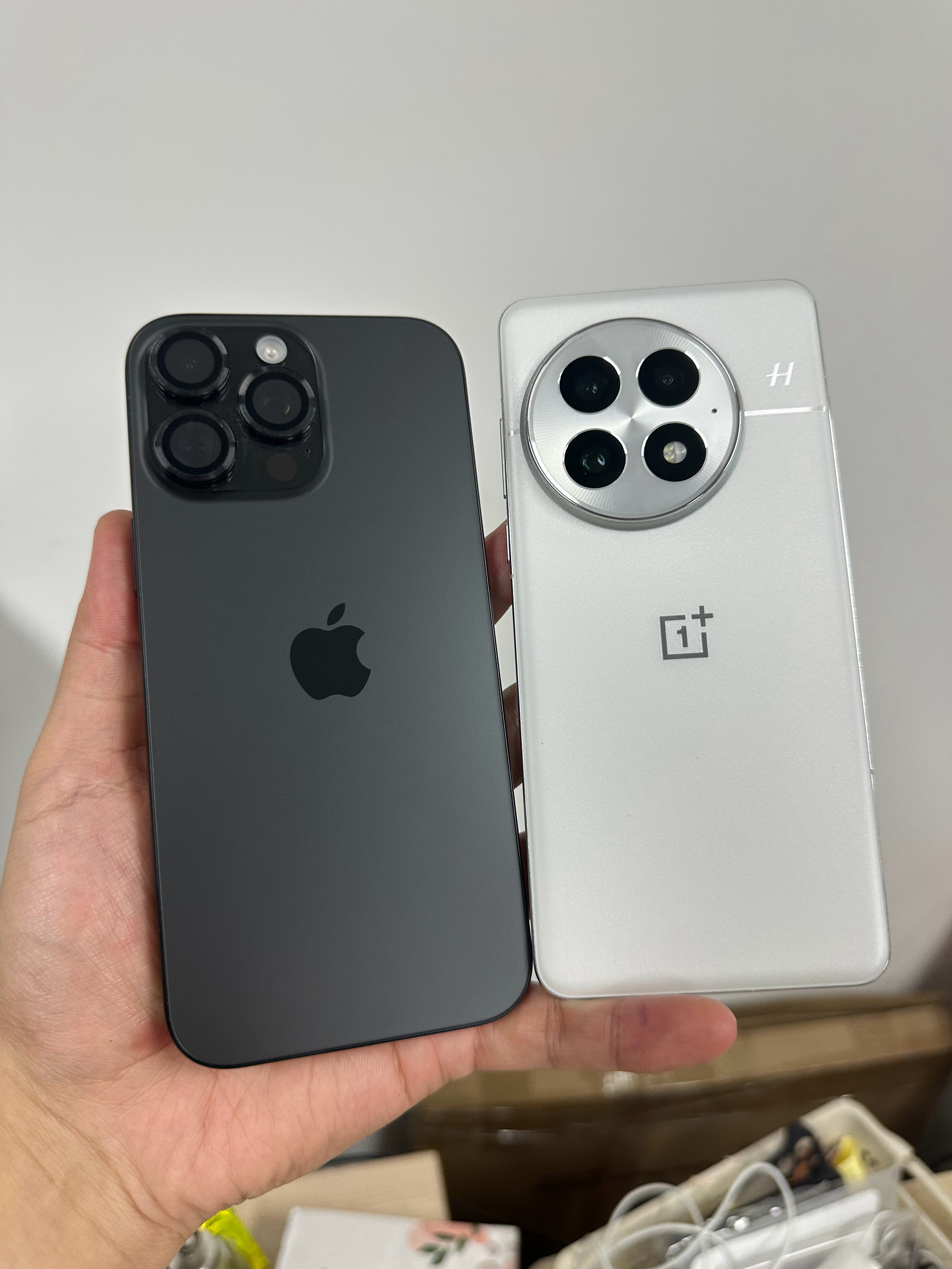 公司小伙伴一加13换iPhone 16PM 有锁256表示一个字“爽”[二哈] 