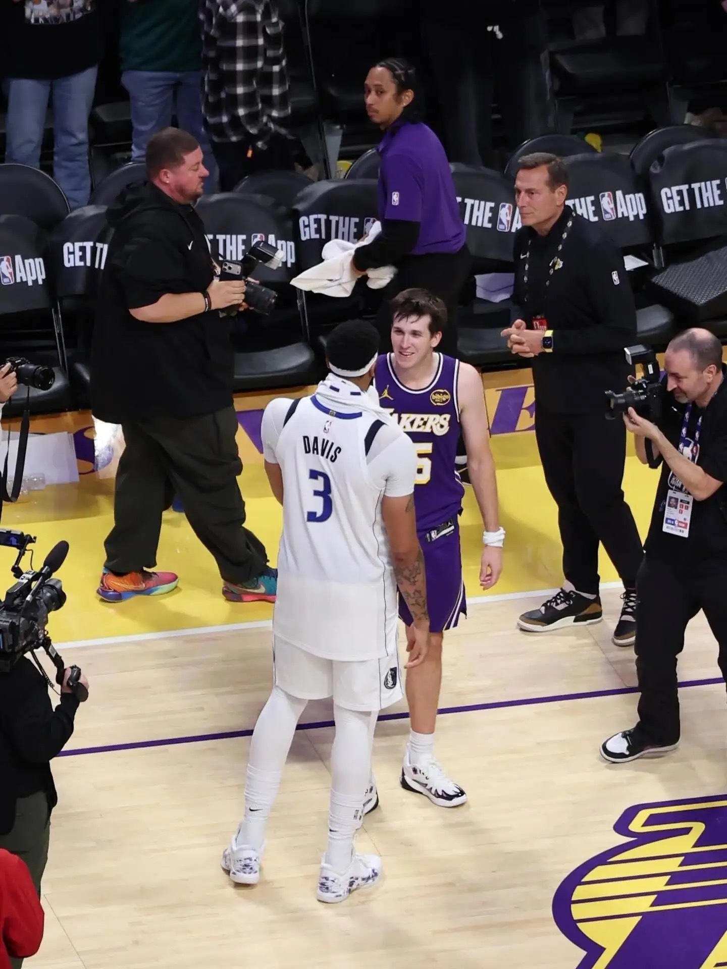 准者赢麻了！里夫斯更新Ins晒照宣传自己的签名鞋！洛杉矶湖人里夫斯