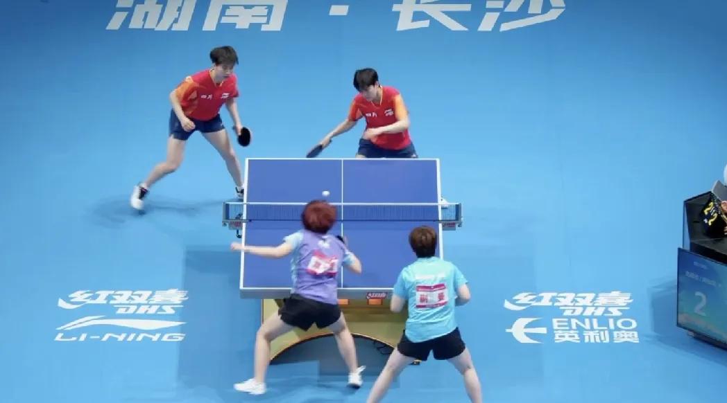 全国乒乓球锦标赛女双半决赛：
覃予萱/蒯曼大比分3：1胜向俊霖/高雨欣，
四局比