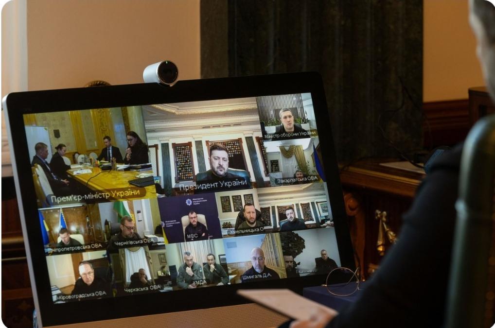 泽连斯基：在今天的俄罗斯袭击之后，他召开了一次遴选会议，讨论各地区的情况，特别是