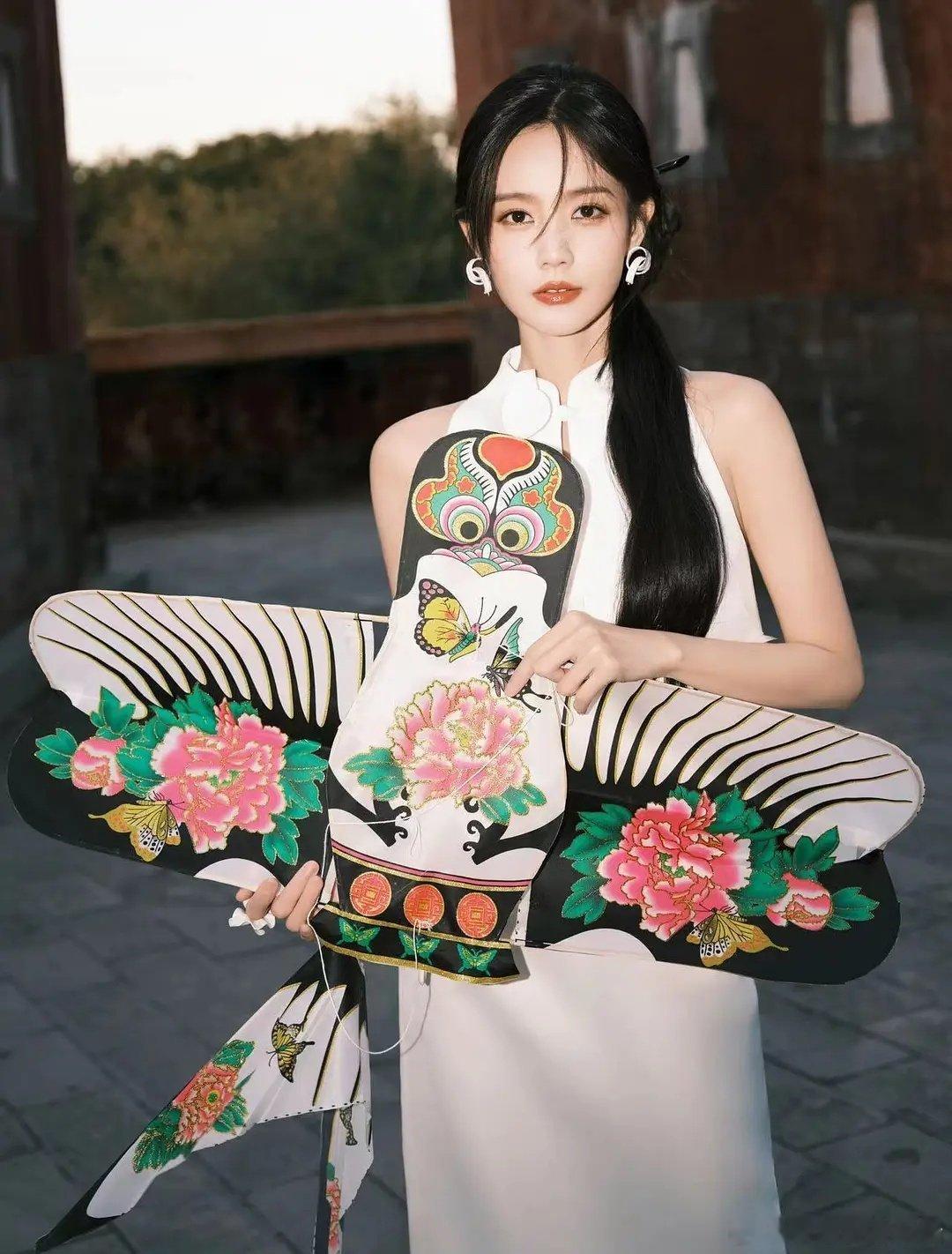 虞书欣的侧脸真是有些灾难 ​​​