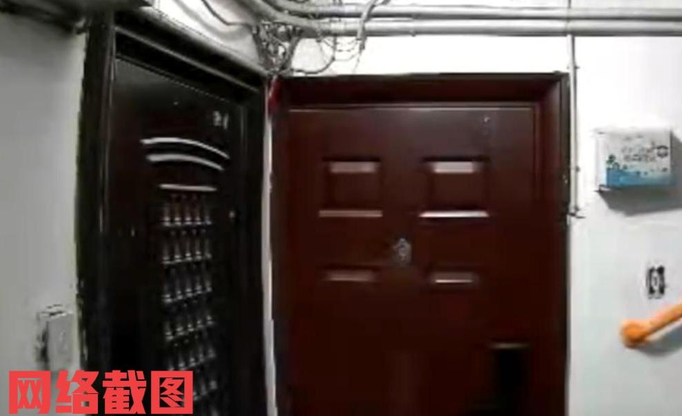 北京有女子家的智能锁给陌生人刷开。

这里让女子没有想到的事，陌生人还接连几次来