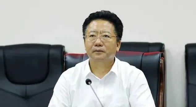 辽宁铁岭市委原书记李士伟被查。

李士伟曾任铁岭市长，至此，9年间已有7任铁岭市