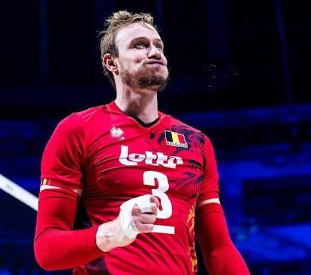 波兰🇵🇱记者透露：比利时男排国家队队长萨姆·德鲁被诊断出患有癌症……接受治疗