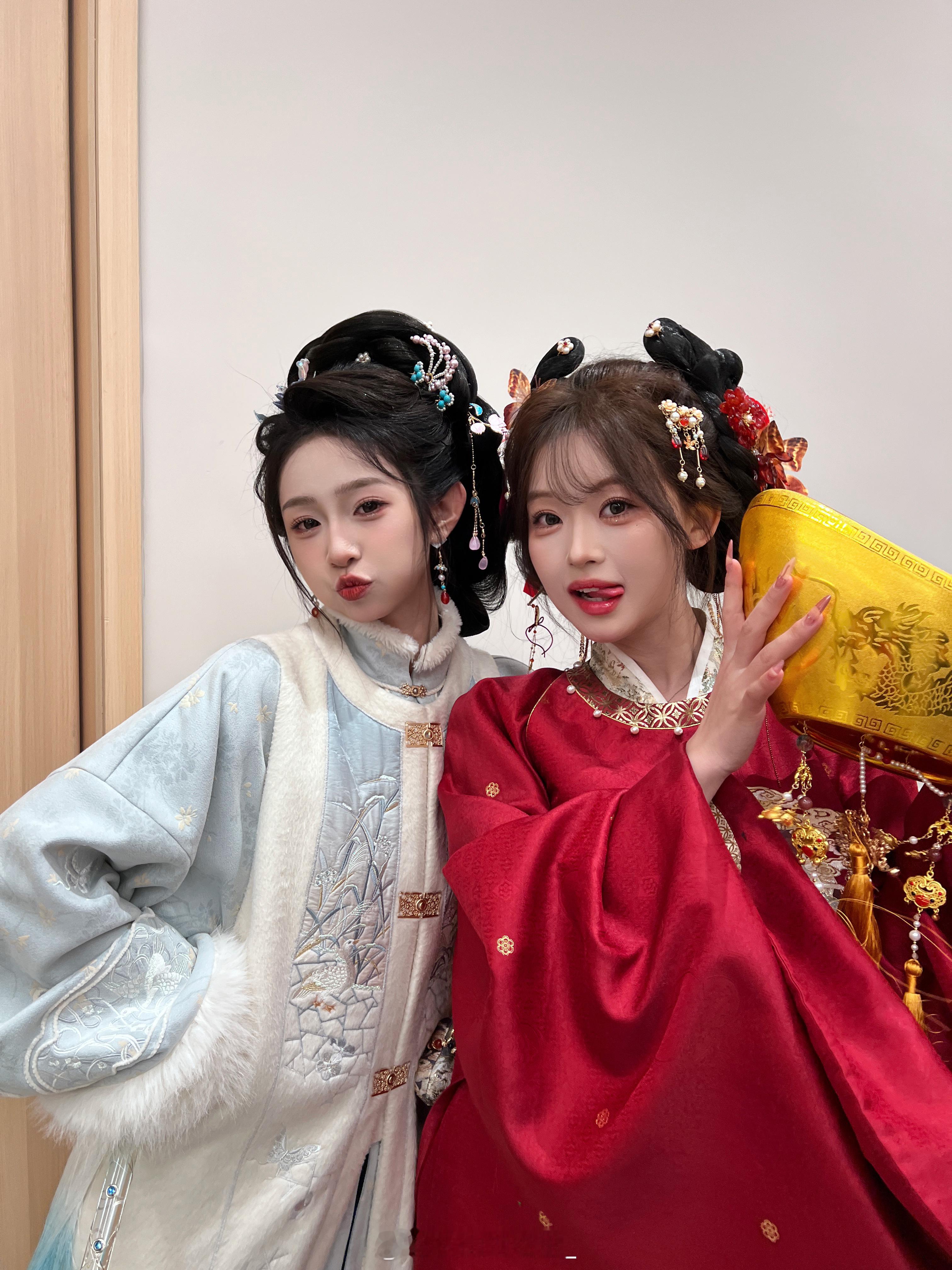 见到老友们很开心[给你小心心] 