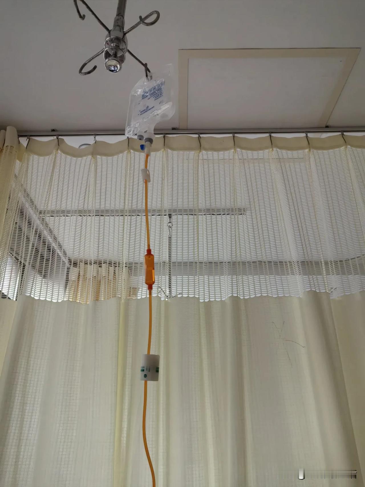 父母进一次医院需要用钱时，
才能真正体会到，
中年人，除了赚钱养家之外，
其他所