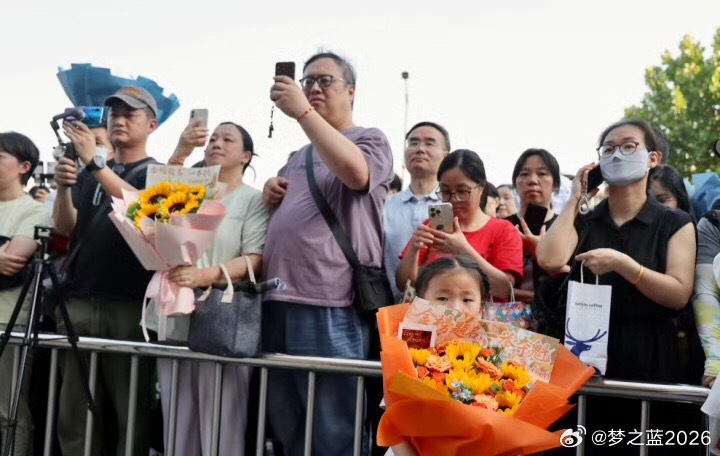 杭州男生高考后的一句话让父母破防原来，有些地方是考4天呀！我们河南考3天内孩子们