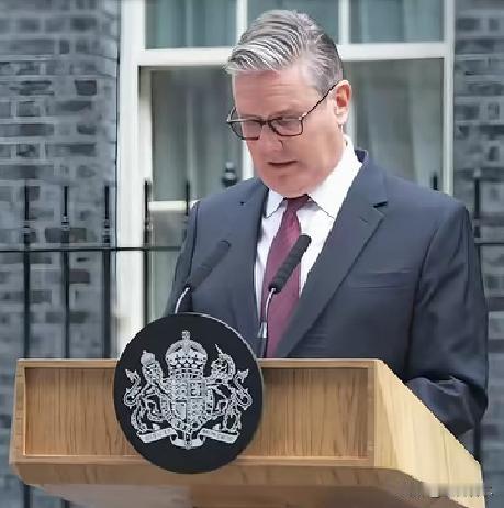 铁打的国王，流水的首相！
       英国首相被迫辞职，其实他也不想走，面对各