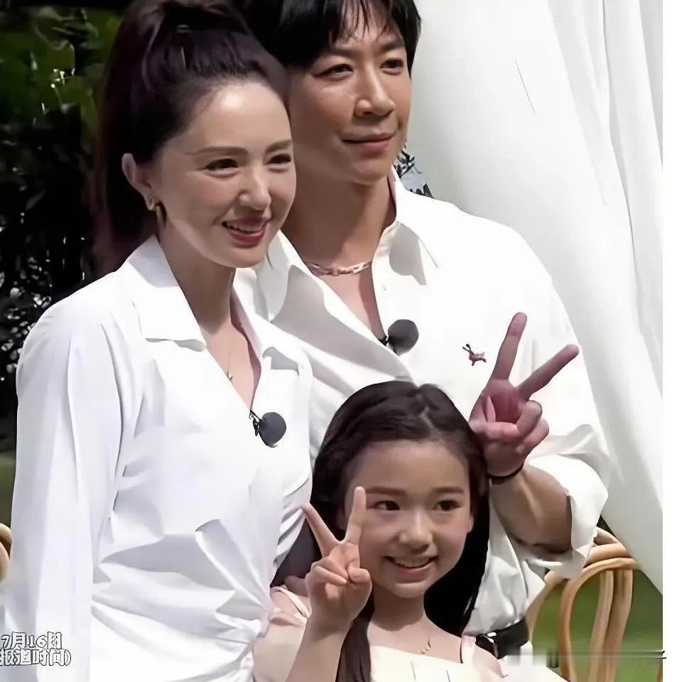 董璇真的豁出去了，为了张维伊，想要生二胎！
8月9日，演员董璇登上热搜，这一次，