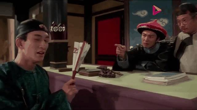 九品芝麻官里的诉棍。九品芝麻官以为帮老方干了坏事，就可以拿到钱。 