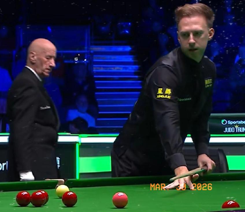 78-52，特鲁姆普中场休息归来，零打碎敲终于赢下一局，将比分追至1-4。
两人