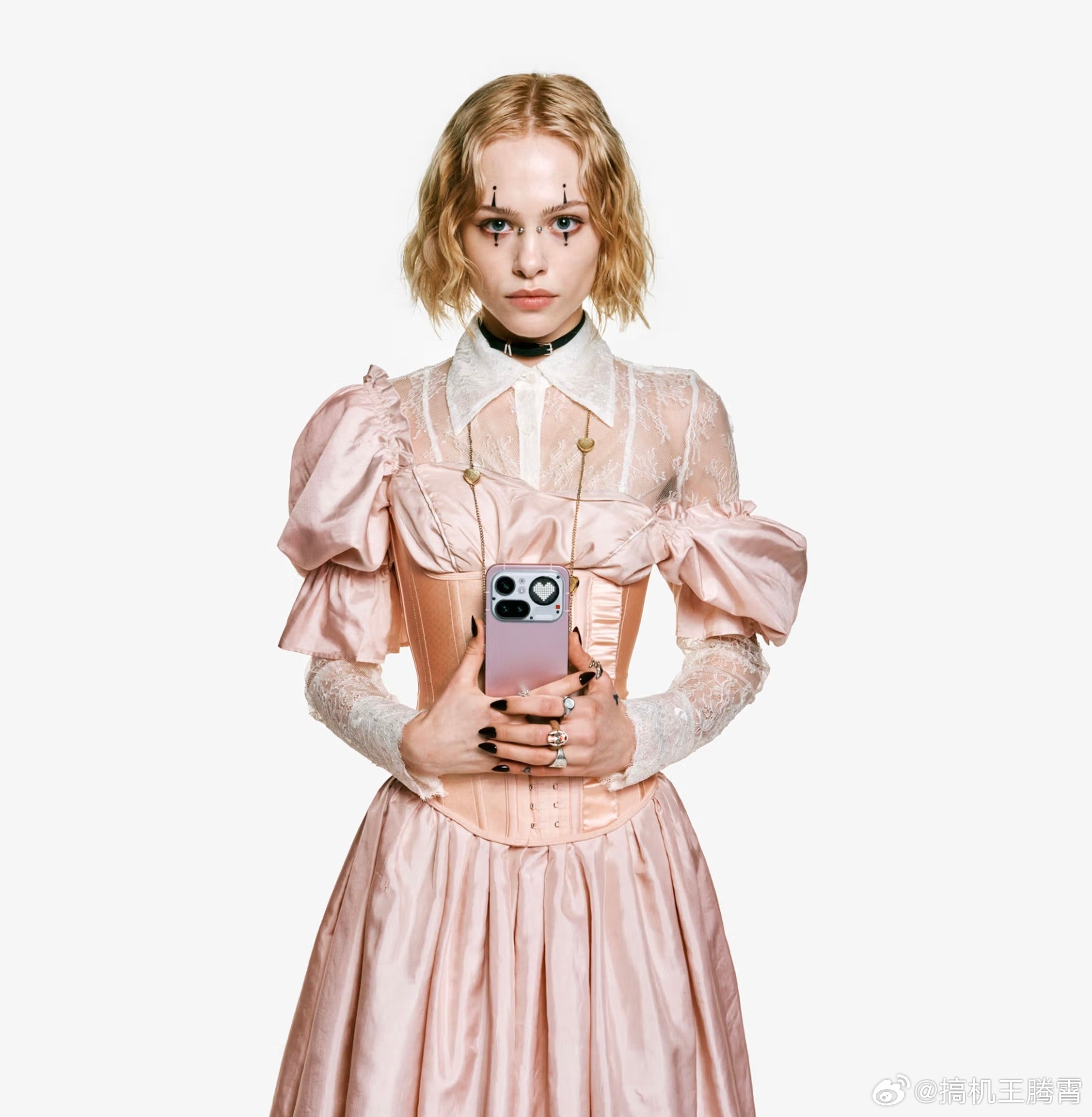 Nothing在海外发布了新机Nothing Phone (4a) Pro，外观