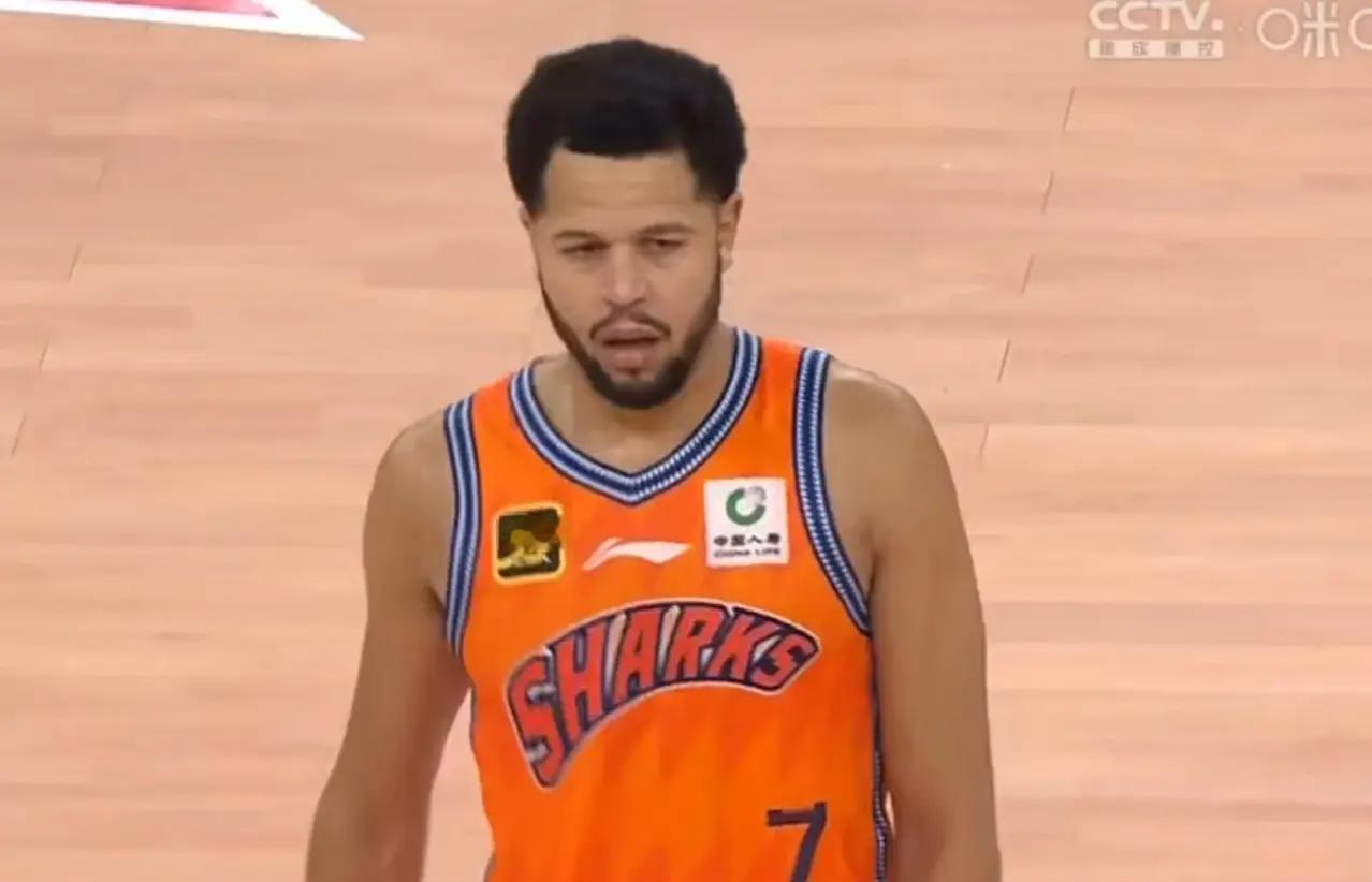 哈维自己宣布加盟辽宁男篮，对于他加盟这件事儿，有人说他缺乏突破能力，有人说他对抗