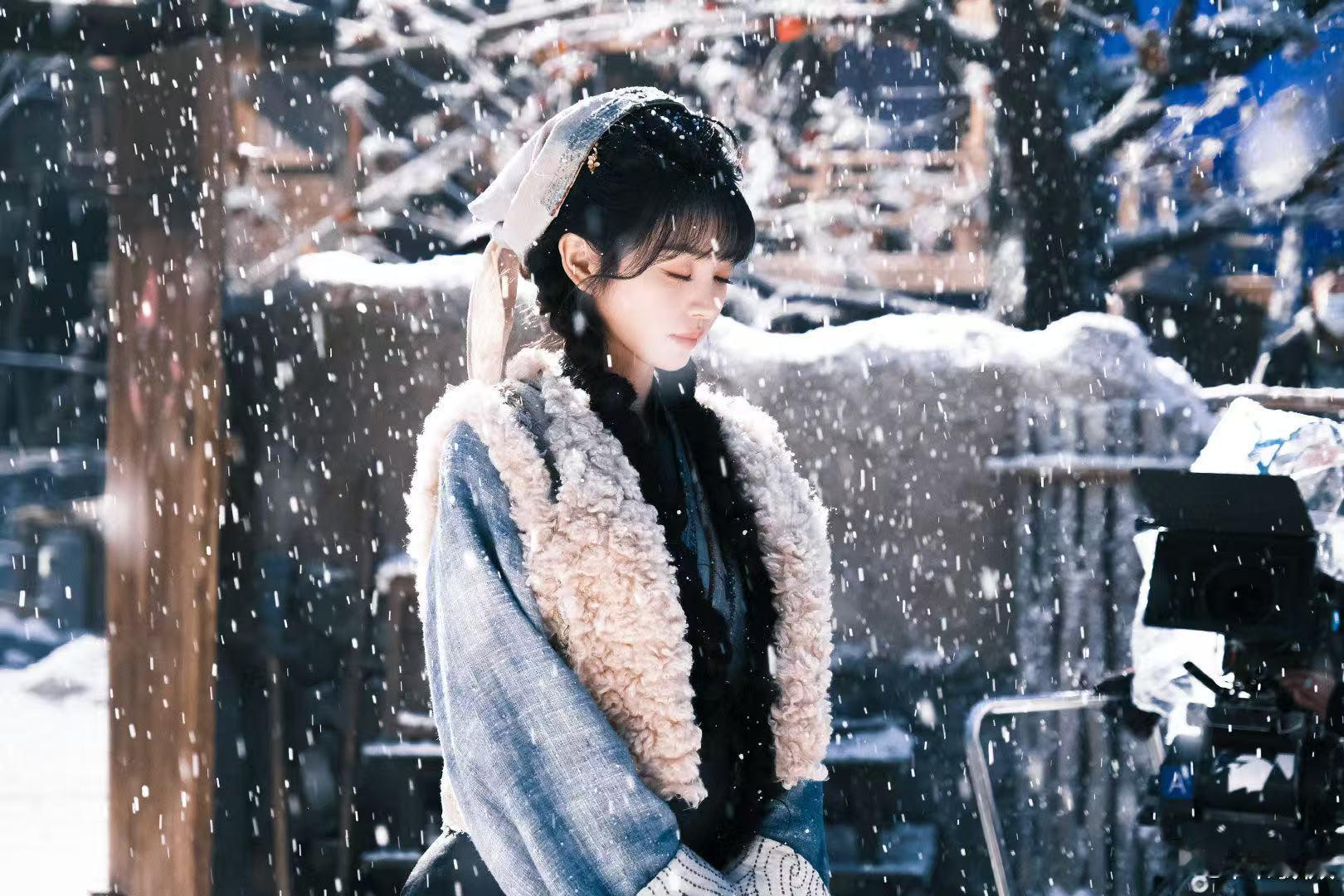田曦薇逐玉杀青九宫格田曦薇晒逐玉杀青剧照田曦薇晒逐玉杀青剧照，美美小田，哇塞 ​