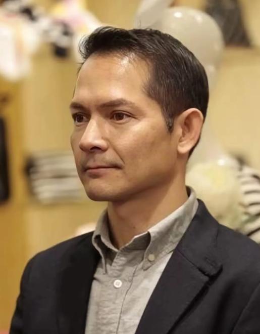 童话照进了现实，公主爱上禁卫军！

这个夏天是泰国王室的悲伤之夏，因为47岁的帕