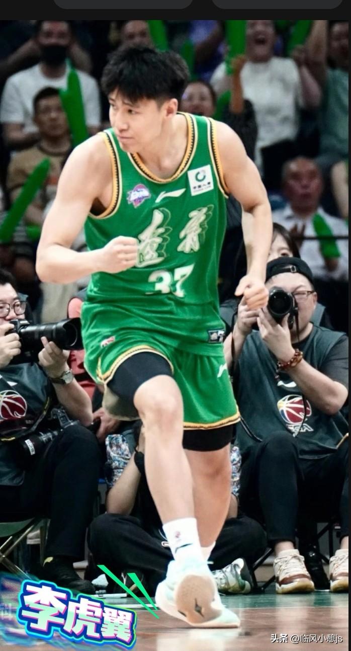 原以为换帅之后，李虎翼能迎来属于自己的赛场春天，可现实却不尽如人意。如今的他出场