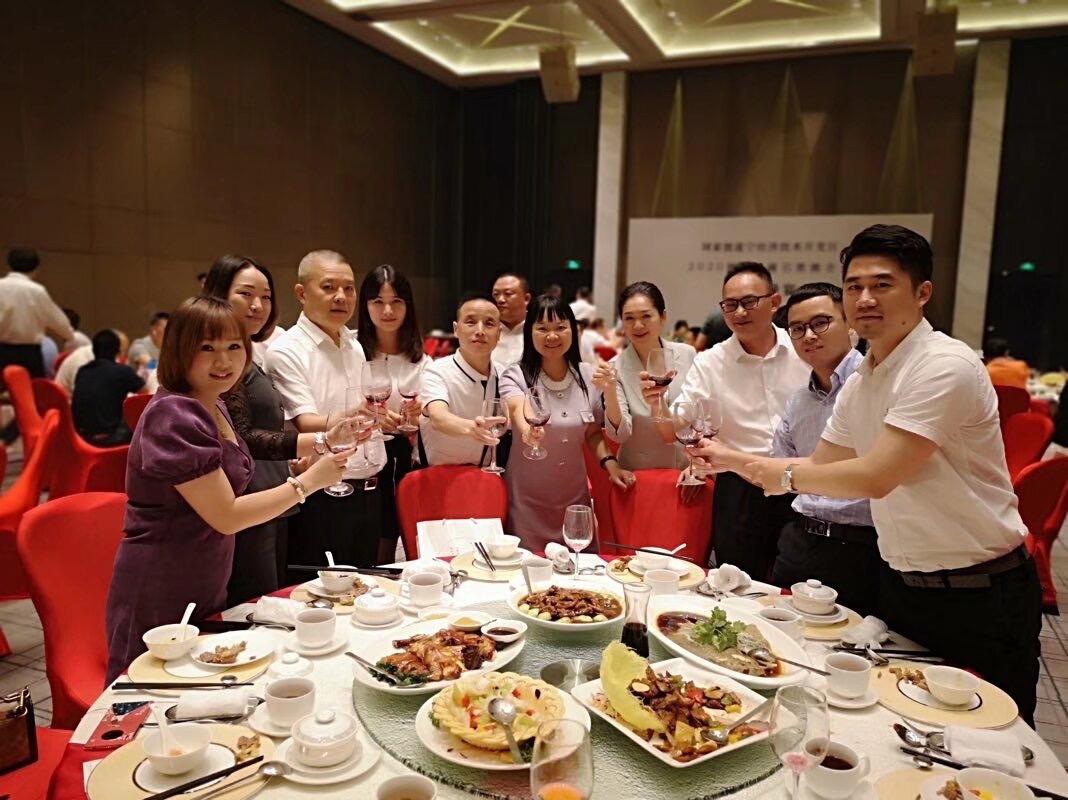 人生三件事：1：把学习搞好上好大学2：选对就业 3找对对象！这三件事搞好人生基本