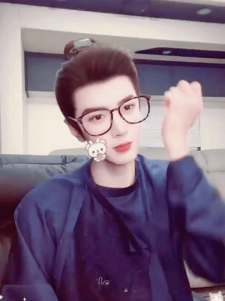 陈哲远cha了ggez手势舞 & 陈哲远  🖐🏻️✌🏻️👊🏻👍🏻?