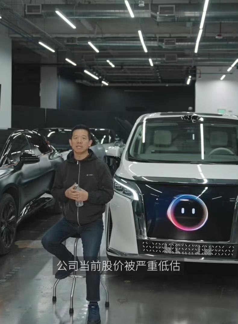 贾跃亭要翻身了？这新车刚发布没多久，法拉第未来又进入了新的赛道-AI机器人。
