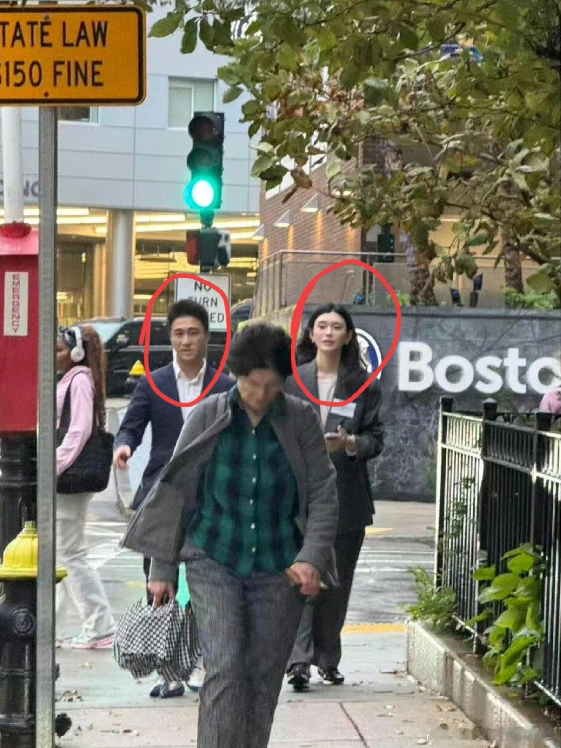 网友在波士顿儿童医院门口偶遇何猷君奚梦瑶，一身正式装扮引发猜测 ​​​