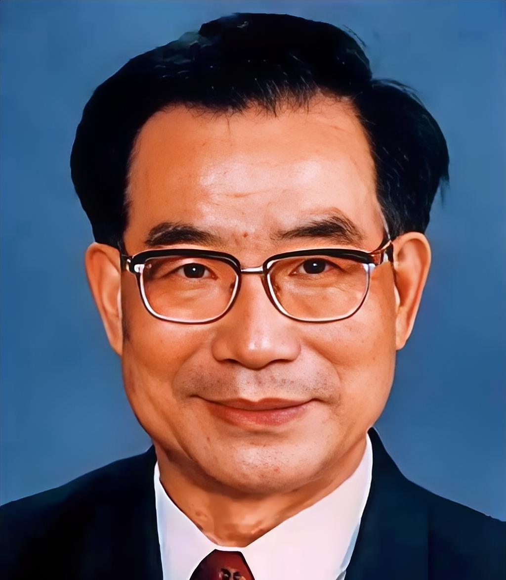 中国核反应堆及核电工程专家，中国科学院院士、俄罗斯工程院外籍院士，中国核工程公司