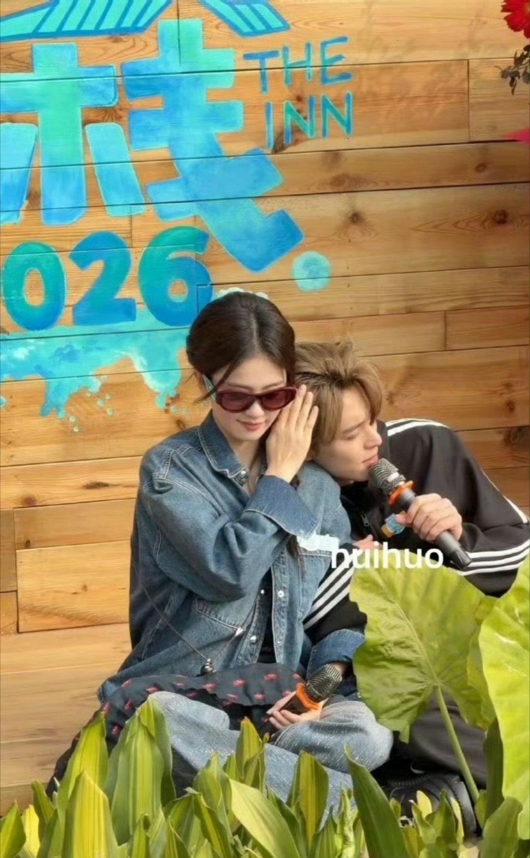 王鹤棣白鹿好权威的两张脸亲爱的客栈不怪大家说他俩，往那一站就是男女主，综艺录出电