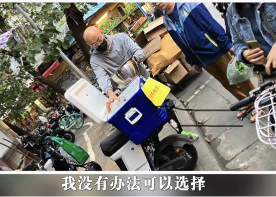 2024年11月24日，中年失业后靠着摆地摊撑起整个家的谭家志，受邀成为央视新闻