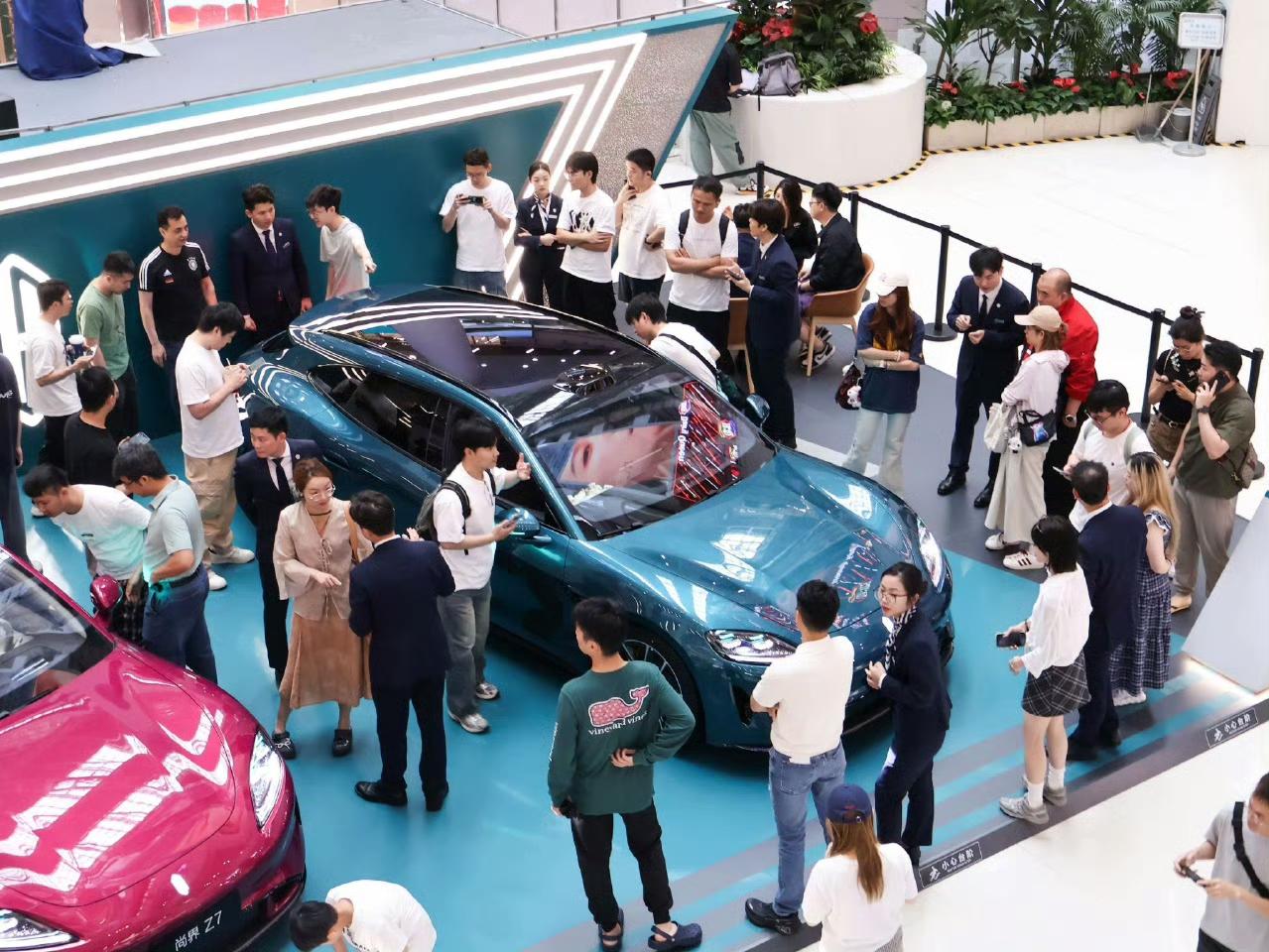 尚界 Z7 真的要爆了？
展车已经到了各个尚界的体验店，同样的 896 线激光雷