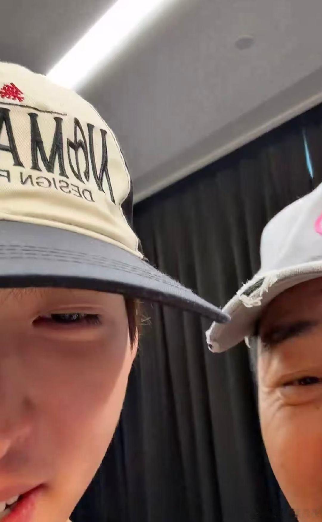 唐九洲问郭晓东JYP好还是乐华好JYP好还是乐华好？唐九洲这问题一出，郭晓东表情