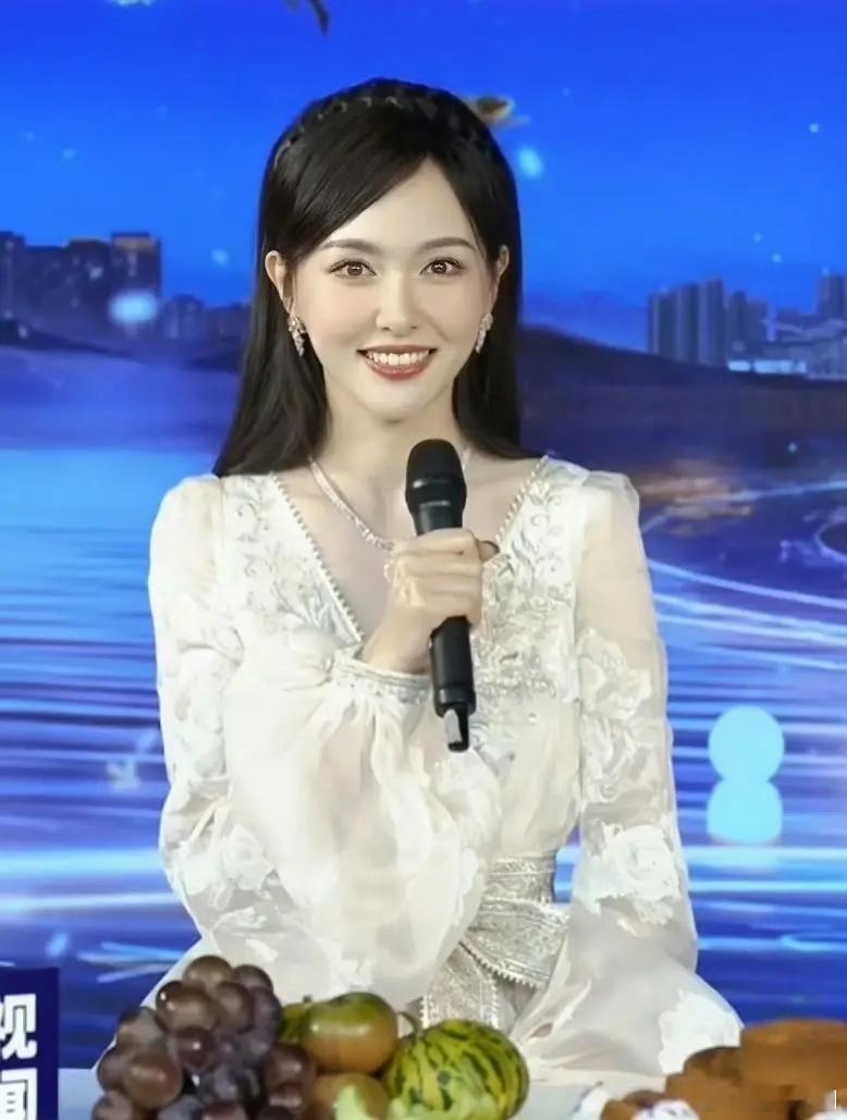 不是，唐嫣真的不会老呀！这状态吊打一众小花 ​​​