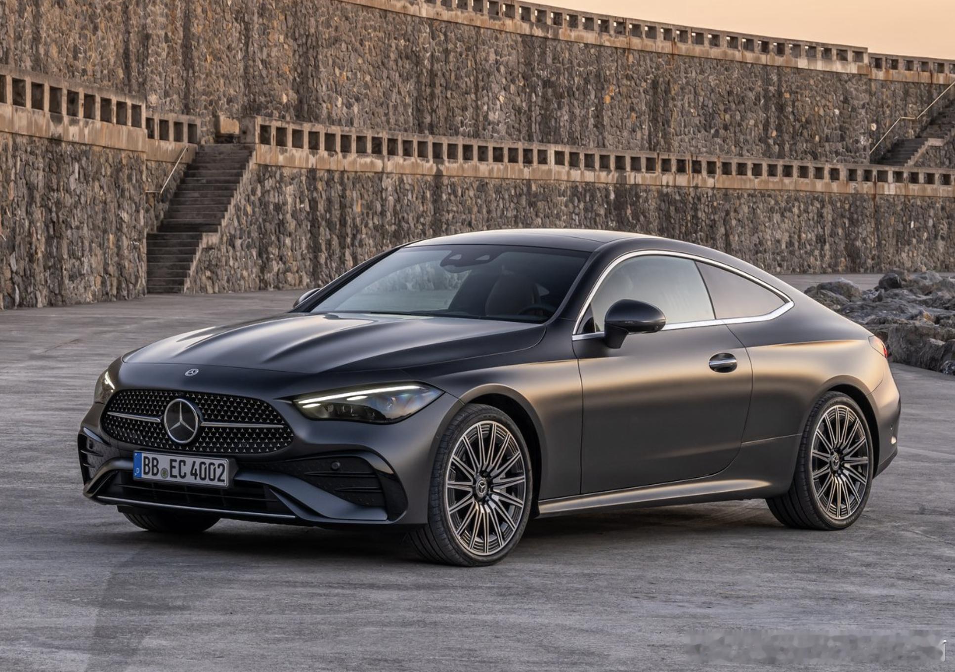 #这是你要的潮车吗# 奔驰CLE Coupe，260售价45.76万，300 4