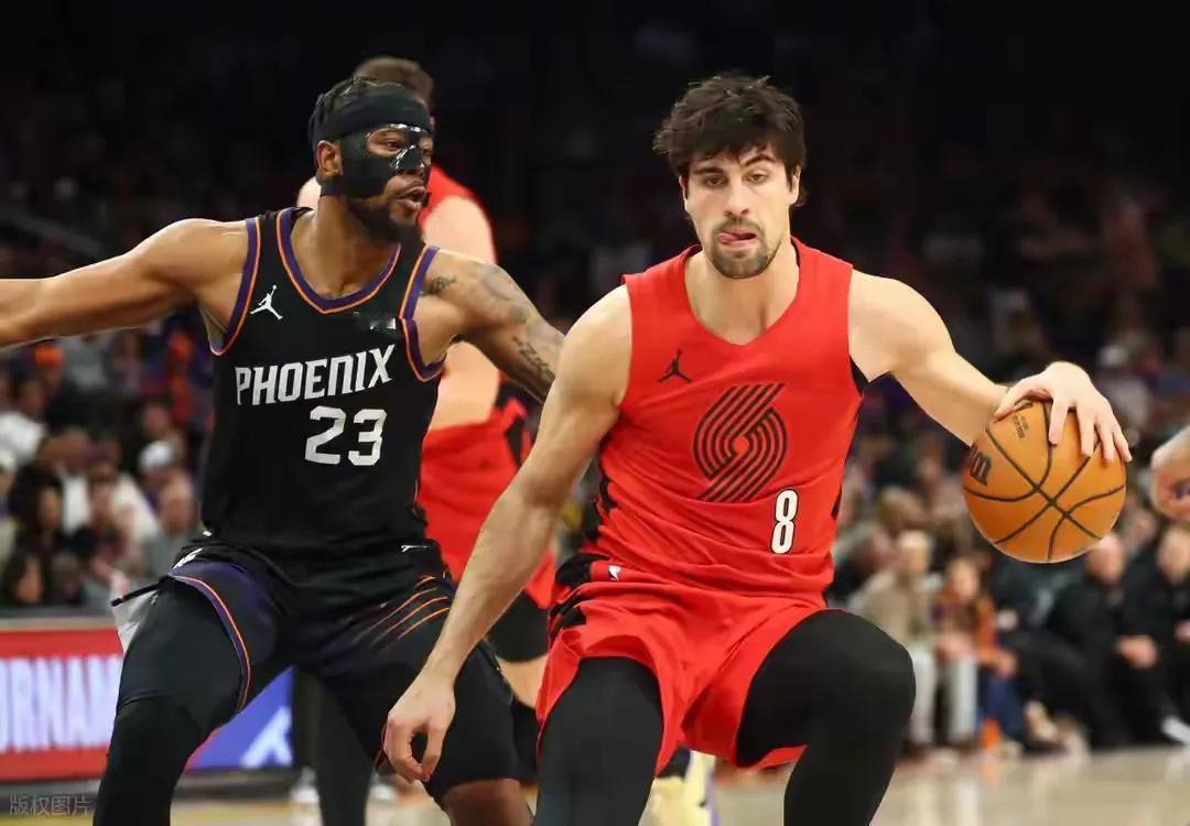 “面具侠”差一点救主！古德温关键2+1难阻太阳惜败开拓者
在刚刚结束的太阳对阵开