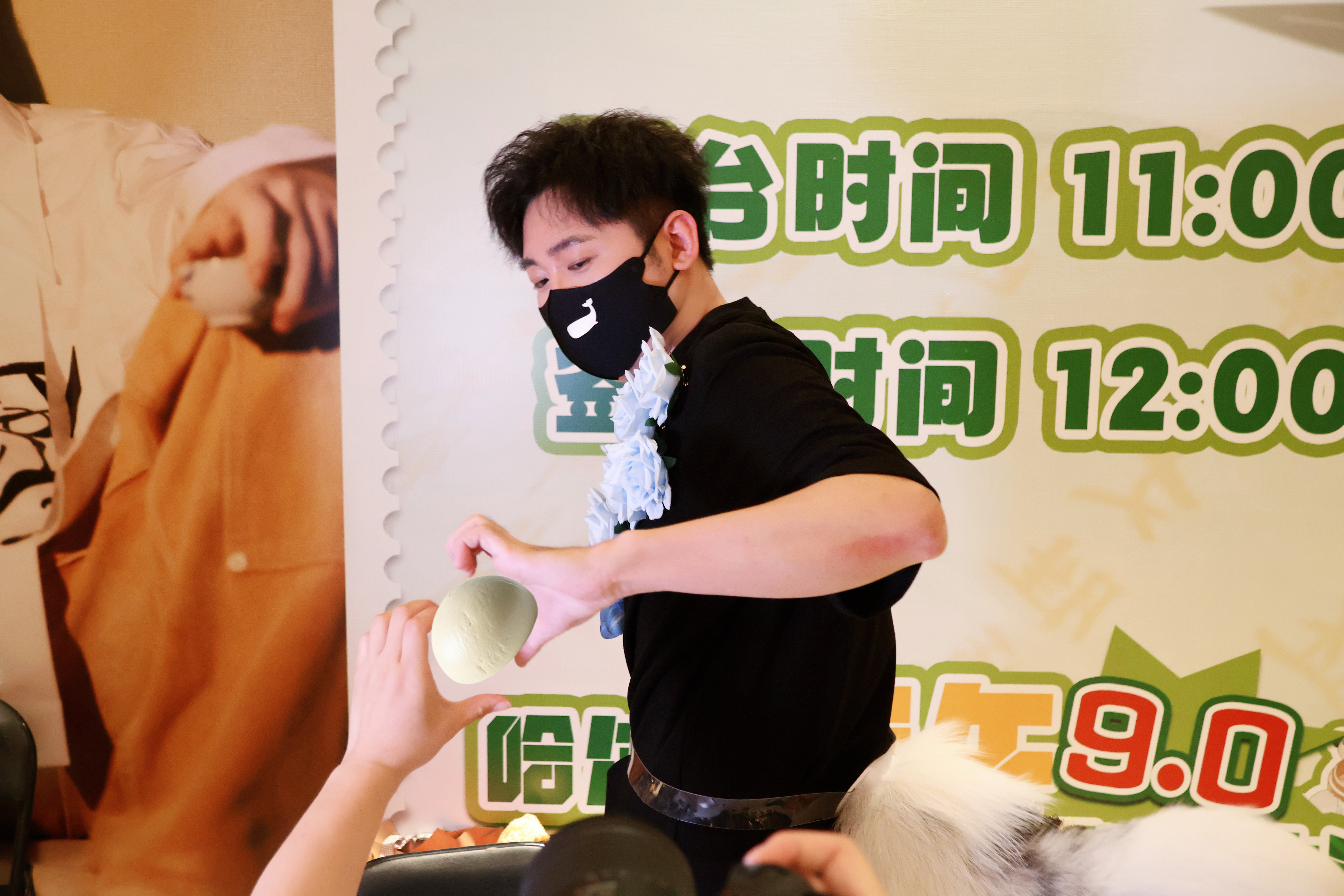 大鲲儿  哈哈哈哈哈哈哈哈哥你看她！哈哈哈哈哈哈哈哈哈哈哈哈哈她说你天天就比那个