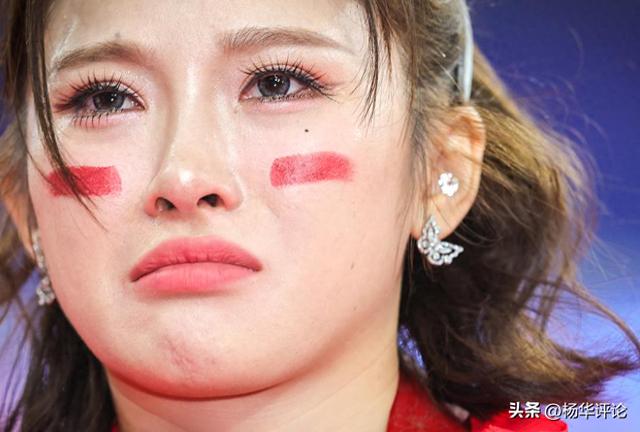 吴艳妮孤单寂寞冷，8人决赛7人像夺冠一样高兴，只有妈妈能理解她
吴艳妮一直忍着不