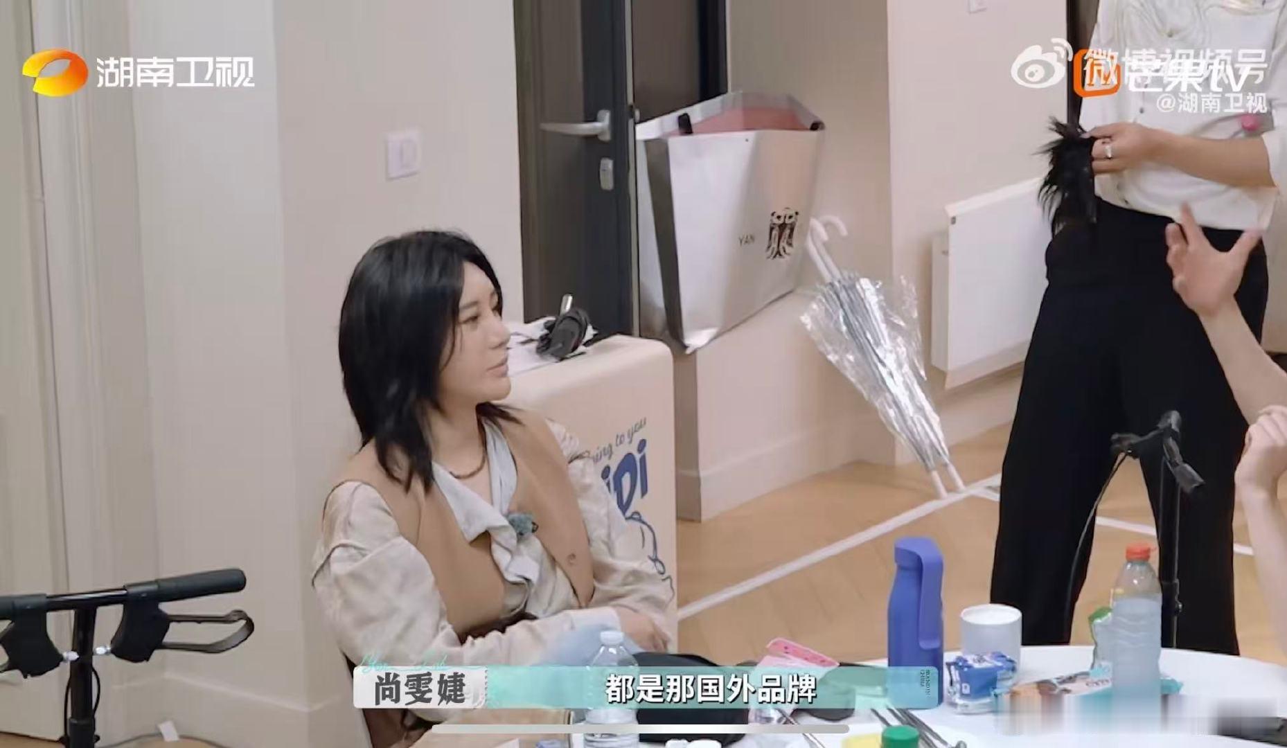 尚雯婕李佳琦诠释国货出海的意义 巴黎合伙人名场面巴黎合伙人 刚刷到聊国货出海，俩